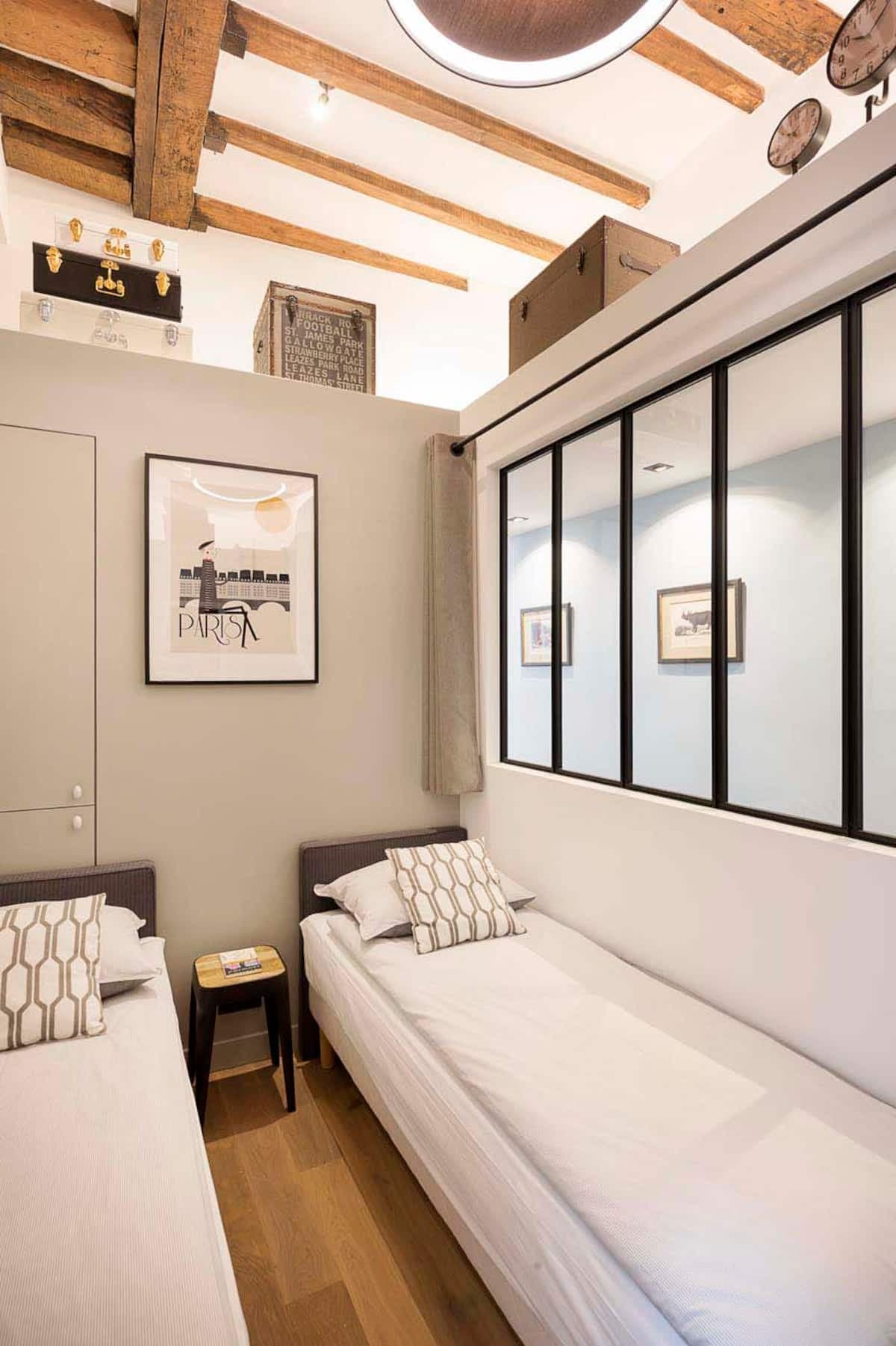 La chambre 2 derrière sa verrière