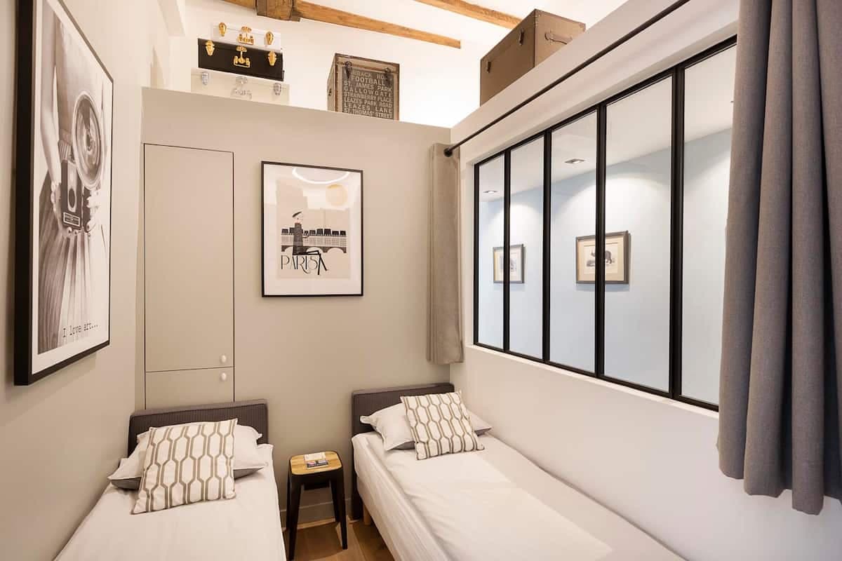 Les deux lits simples de la chambre 2