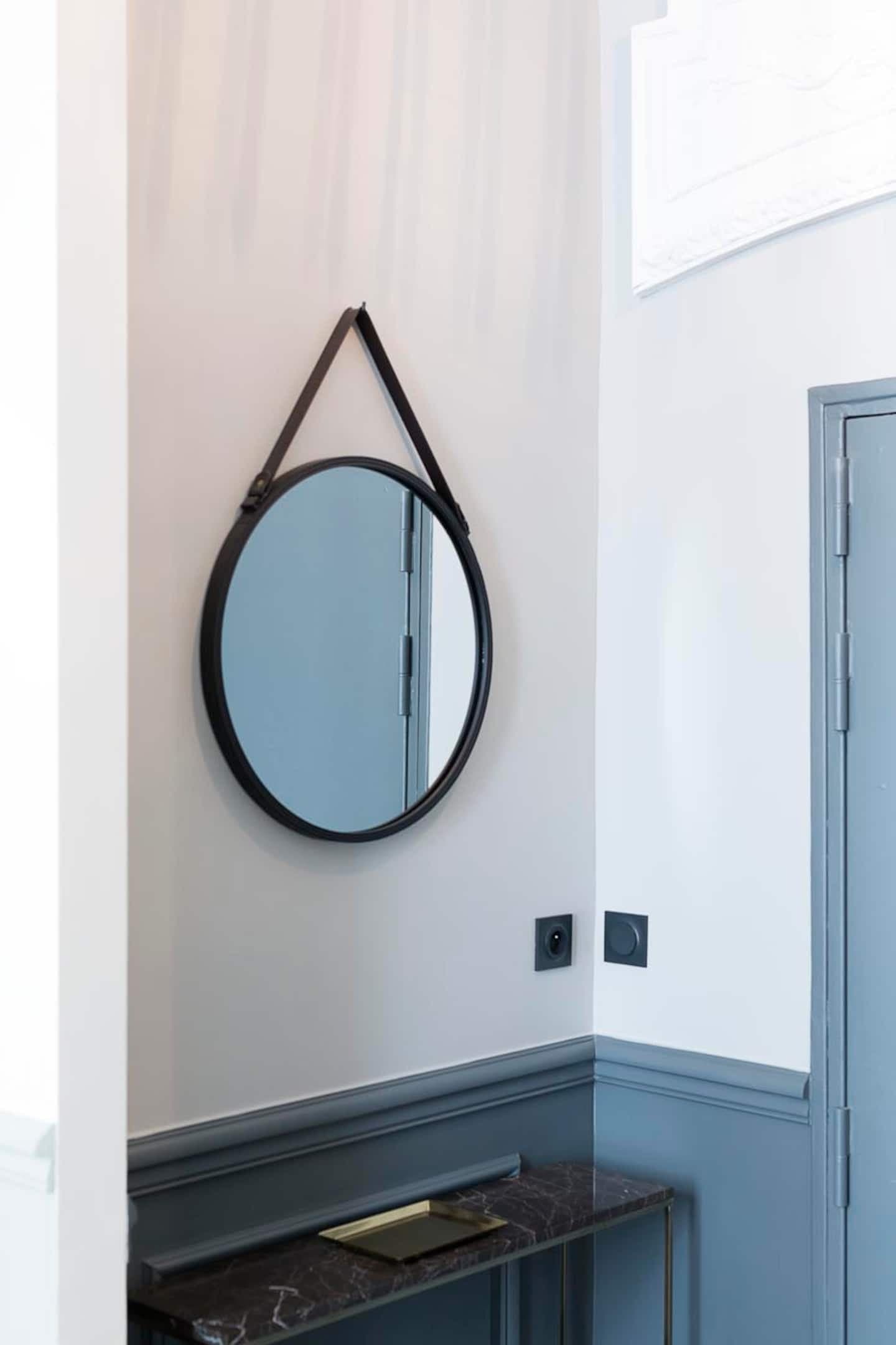 L’entrée et son miroir